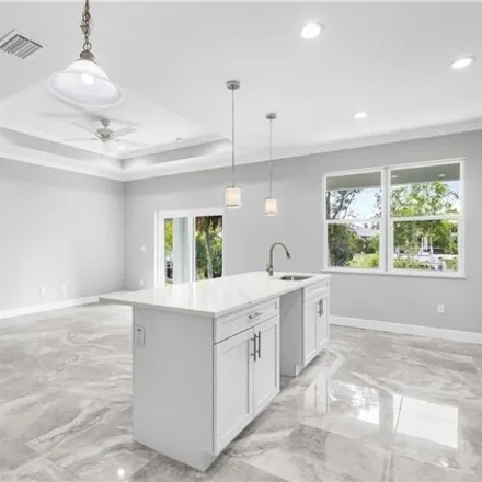 Image 3 - 899 Iris Drive, Palm Island, North Fort Myers, FL 33903, USA - House for sale