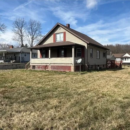 Image 3 - 3521 Overlook Avenue Southeast, Bolindale, Trumbull County, OH 44484, USA - House for sale