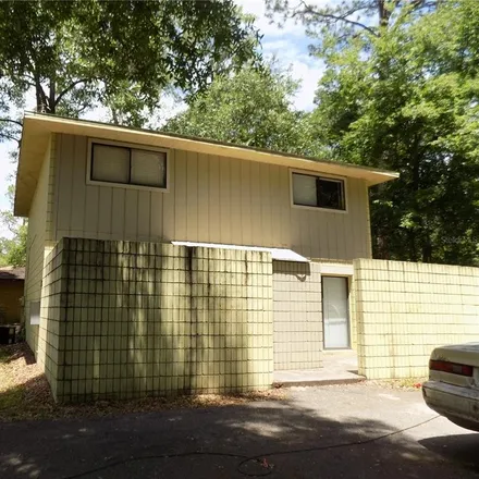 Buy this 2 bed duplex on 717 Southwest 69th Street in Alachua County, FL 32607