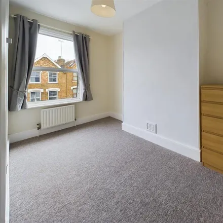 Image 5 - 100 Holly Park Road, London, N11 3HB, United Kingdom - Apartment for rent