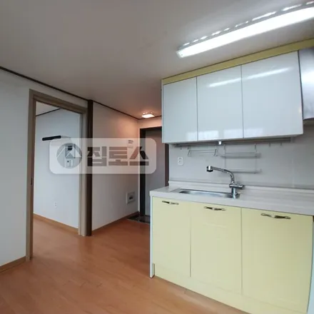 Rent this 1 bed apartment on 서울특별시 송파구 잠실동 228-4