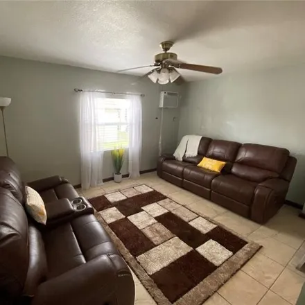 Image 2 - 1023 W Gore St, Orlando, Florida, 32805 - House for sale