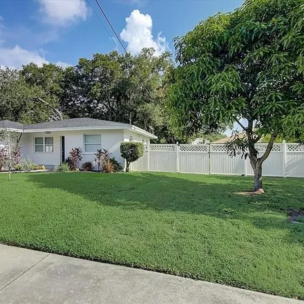 Image 5 - 211 62nd Avenue Northeast, Saint Petersburg, FL 33702, USA - House for sale