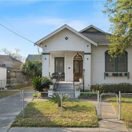 Rent this 4 bed house on 115 North Scott Street in New Orleans, LA 70119