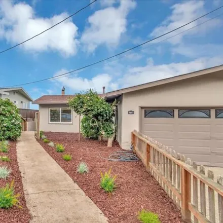 Rent this 3 bed house on 851 Edgemar Avenue in Pacifica, CA 94044