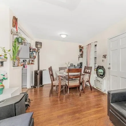 Image 7 - 32-14 73rd St, Jackson Heights, New York, 11370 - House for sale