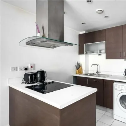 Image 3 - Hodgson House, 26 Christian Street, St. George in the East, London, E1 1SE, United Kingdom - Apartment for rent