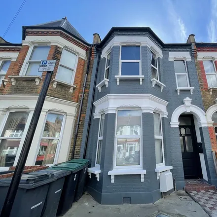 Rent this 6 bed room on Higham Road in London, N17 6NF