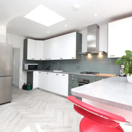 Rent this 4 bed apartment on Methuen Road in South Stanmore, London