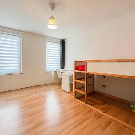 Rent this 3 bed apartment on Pont-à-Celles Rue Brigode in Rue Arsenal, 6230 Pont-à-Celles