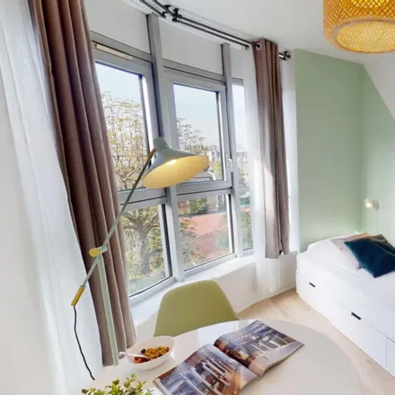 Rent this 4 bed room on 36 Rue Vaugelas in 75015 Paris, France