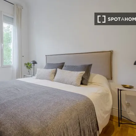 Rent this 7 bed room on Calle de Fernán González in 79, 28009 Madrid