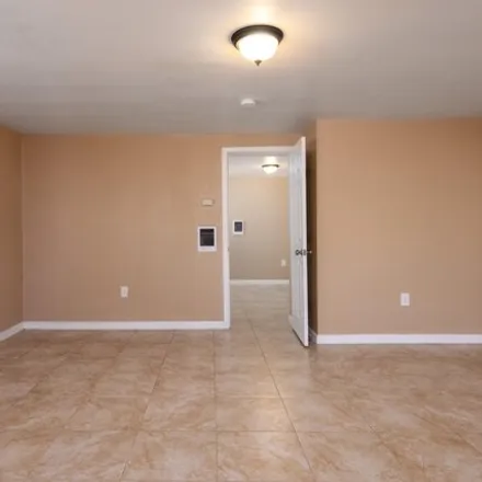 Image 8 - 2501 West Belmont Avenue, Phoenix, AZ 85051, USA - Apartment for rent