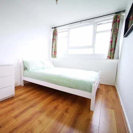 Rent this 1 bed room on 2-32 Eric St in 2-32 Eric Street, London