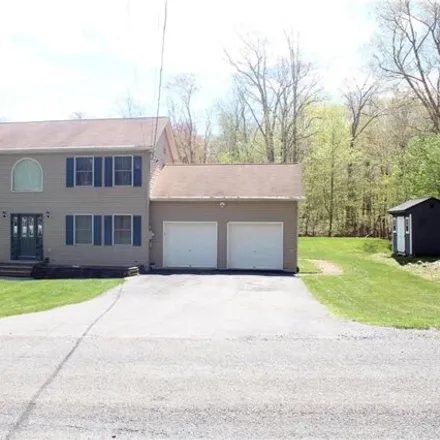 Buy this 3 bed house on 1052 Tioga Road in Middle Smithfield Township, PA 18302
