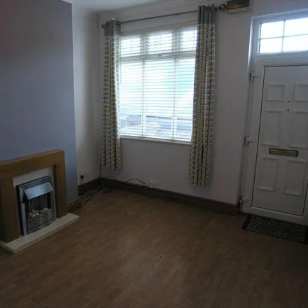 Image 6 - Tansey Green Rd / High St, Tansey Green Road, Gornal Wood, Bromley, DY5 4TA, United Kingdom - Townhouse for rent