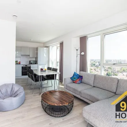 Image 2 - 25 Silvertown Way, London, E16 1EA, United Kingdom - Apartment for rent