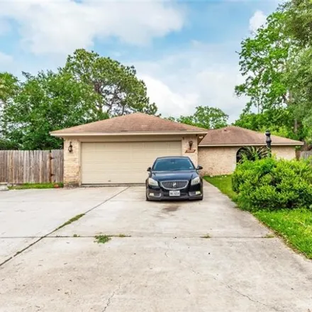 Buy this 3 bed house on 4025 Briarglen Drive in Dickinson, TX 77539