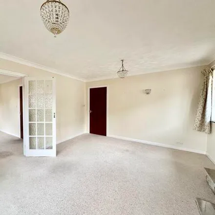 Image 3 - 19 Valley View, Talbot Village, BH12 5EP, United Kingdom - House for sale