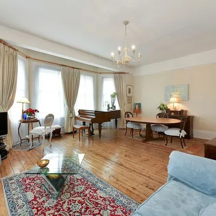 Rent this 2 bed apartment on Earl's Court tube station (Earl's Court Road) in Earl's Court Road, London