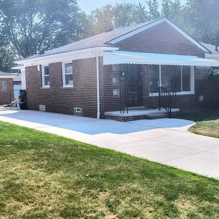 Rent this 4 bed house on 1518 Genesee Dr in Royal Oak, Michigan