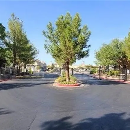 Image 3 - 467 East Silverado Ranch Boulevard, Las Vegas, NV 89183, USA - Condo for sale