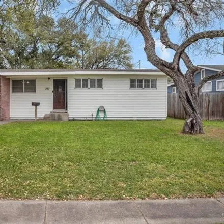 Rent this 3 bed house on 698 West George Street in Dodd Colonia, Sinton