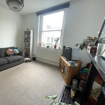 Image 3 - 91 Southgate Road, De Beauvoir Town, London, N1 3JD, United Kingdom - Apartment for rent