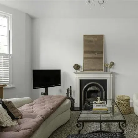 Image 4 - 138 Brondesbury Park, Willesden Green, London, NW2 5JP, United Kingdom - House for sale