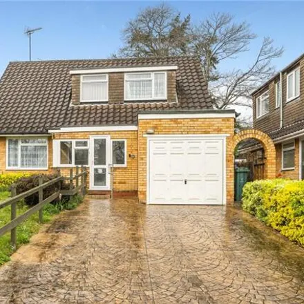 Buy this 4 bed house on Abbots Close in Fleet, GU51 3RF