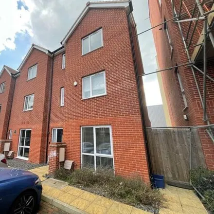 Image 3 - Marquess Drive, Bletchley, MK2 2FP, United Kingdom - Townhouse for rent