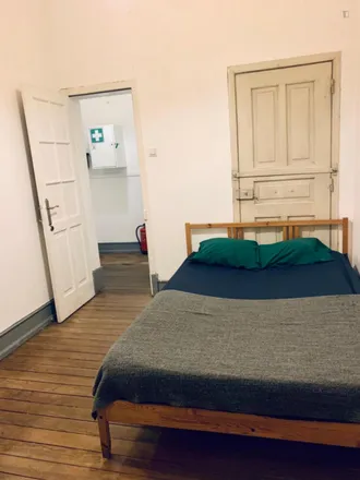 Rent this 6 bed room on Centro de Yoga Sivananda Vedanta Lisboa in Avenida Almirante Reis 238A, 1900-183 Lisbon