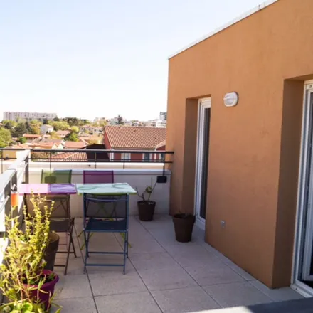 Rent this 2 bed apartment on 137 Rue de la République in 69150 Décines-Charpieu, France