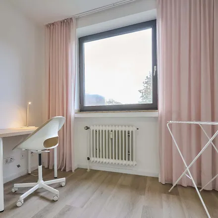 Rent this 3 bed room on Kölner Landstraße 340 in 40589 Dusseldorf, Germany