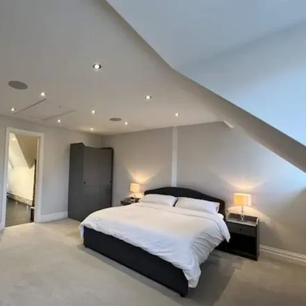 Rent this 4 bed apartment on Reigate and Banstead in KT20 6NW, United Kingdom