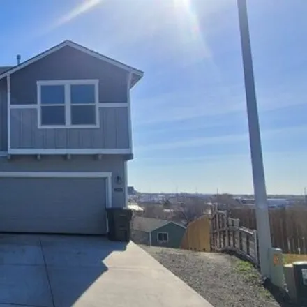 Buy this 3 bed house on 2130 Northwest Dawn Drive in Hermiston, OR 97838