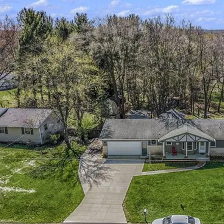 Image 2 - 842 72nd Street Southeast, Gaines Charter Township, MI 49508, USA - House for sale