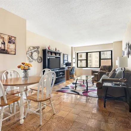 Buy this studio apartment on 160 EAST 38TH STREET 11G in New York