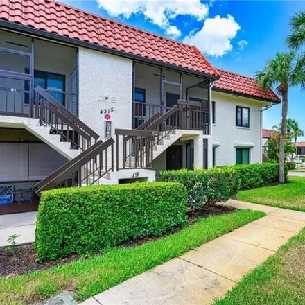 Buy this 2 bed condo on Quality Inn & Suites Golf Resort in 44th Street Southwest, Golden Gate
