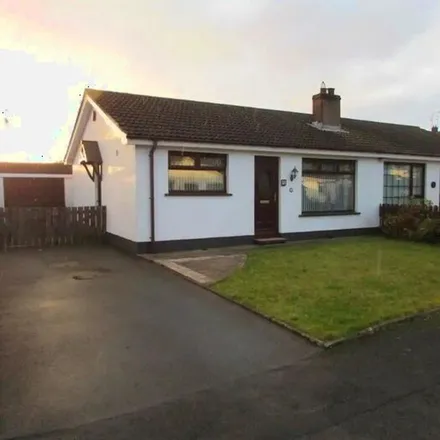 Rent this 2 bed duplex on Pines Close in Lurgan, BT66 7DE