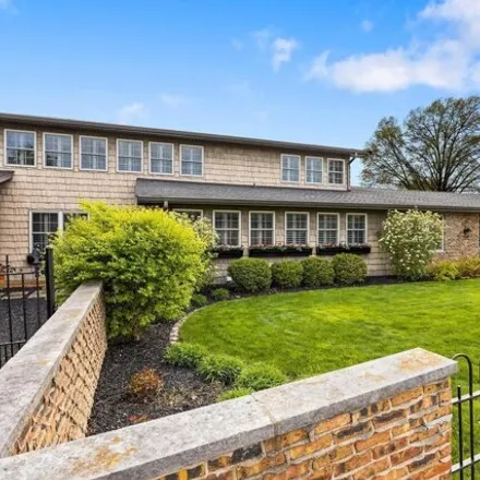 Image 1 - 628 West Greenway Place, Peoria, IL 61614, USA - House for sale