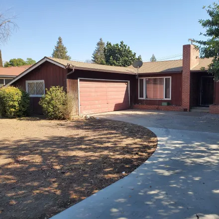 Buy this 3 bed house on 949 East Lyndale Drive in Tulare, CA 93274