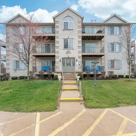 Buy this 2 bed condo on 2538 Devils Glen Road in Pleasant Valley Township, Bettendorf