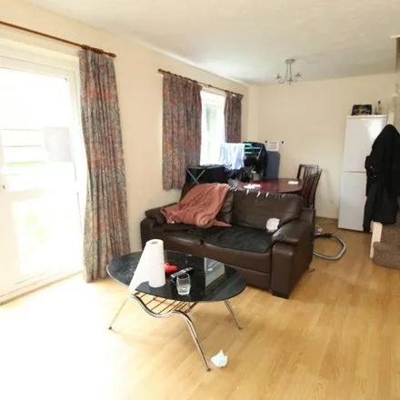 Image 2 - 5 Falcon Close, Nottingham, NG7 2DL, United Kingdom - Apartment for rent