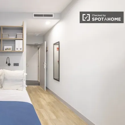 Rent this 1 bed apartment on Facultad de Psicología y Filosofía in Calle Camilo José Cela, s/n
