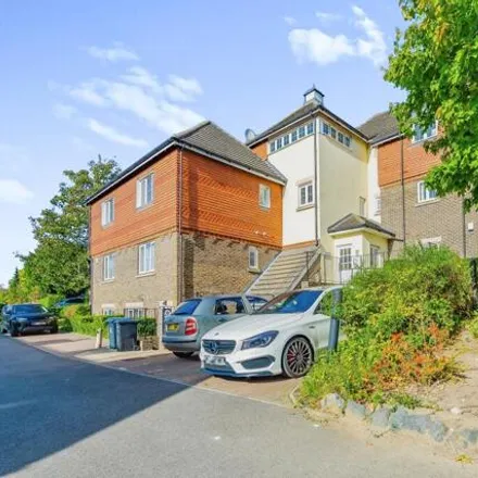 Buy this 1 bed apartment on Park View in Caterham Valley, CR3 6RY