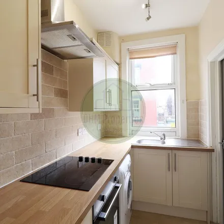 Rent this 2 bed apartment on Beamsley Place in Leeds, LS6 1JZ