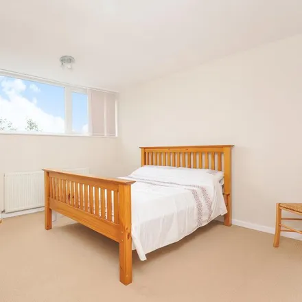 Image 2 - Robinson Court, Townshend Terrace, London, TW9 1YE, United Kingdom - Apartment for rent
