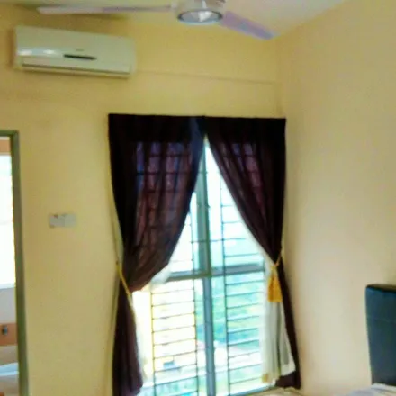 Rent this 3 bed apartment on Belvedere Service Condominium in Jalan PJS 9/1, Sunway City