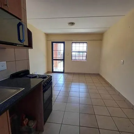 Image 4 - Clive Street, Chantelle, Akasia, 0118, South Africa - Apartment for rent